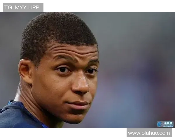 足球球星小模型：精致还原球员形象，收藏爱好者的必备之选